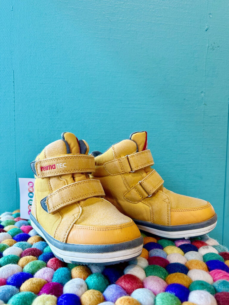 Begagnade skor för barn i Stockholm